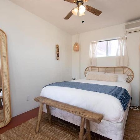 Renovated Lodge - Room 2 With Pool Access Joshua Tree Bagian luar foto