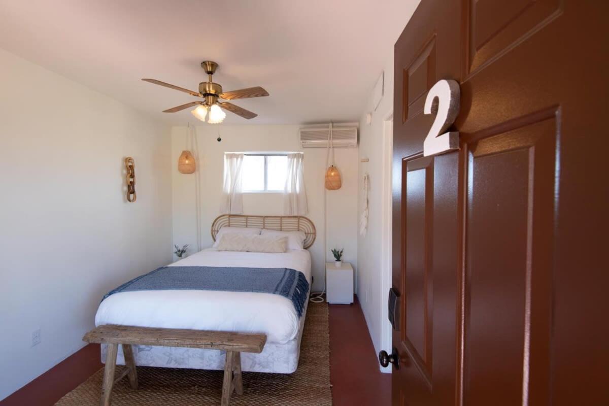 Renovated Lodge - Room 2 With Pool Access Joshua Tree Bagian luar foto