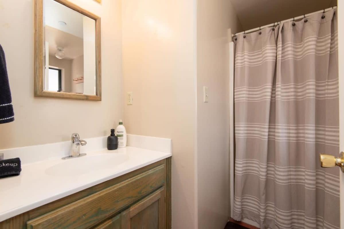 Renovated Lodge - Room 2 With Pool Access Joshua Tree Bagian luar foto