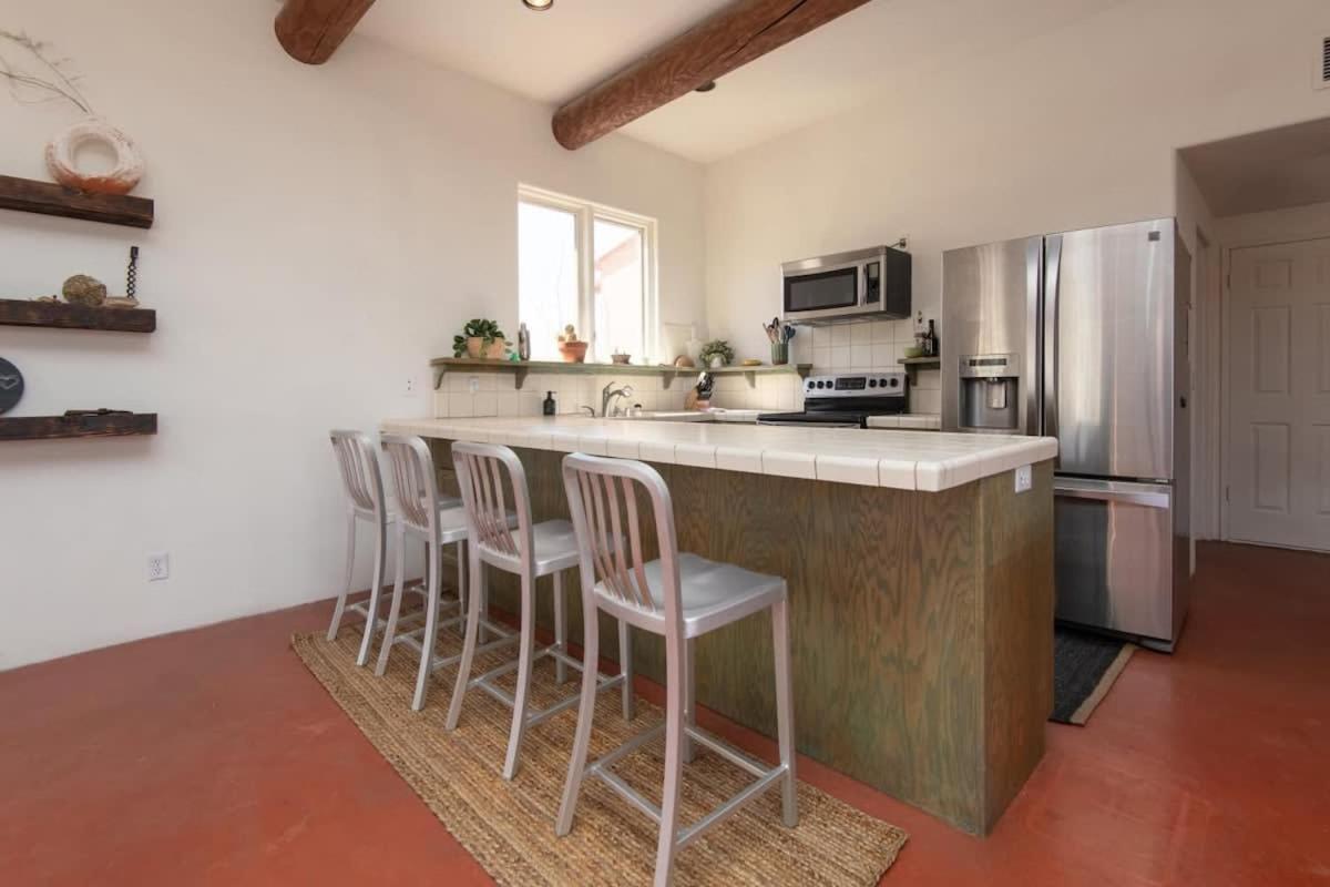 Renovated Lodge - Room 2 With Pool Access Joshua Tree Bagian luar foto