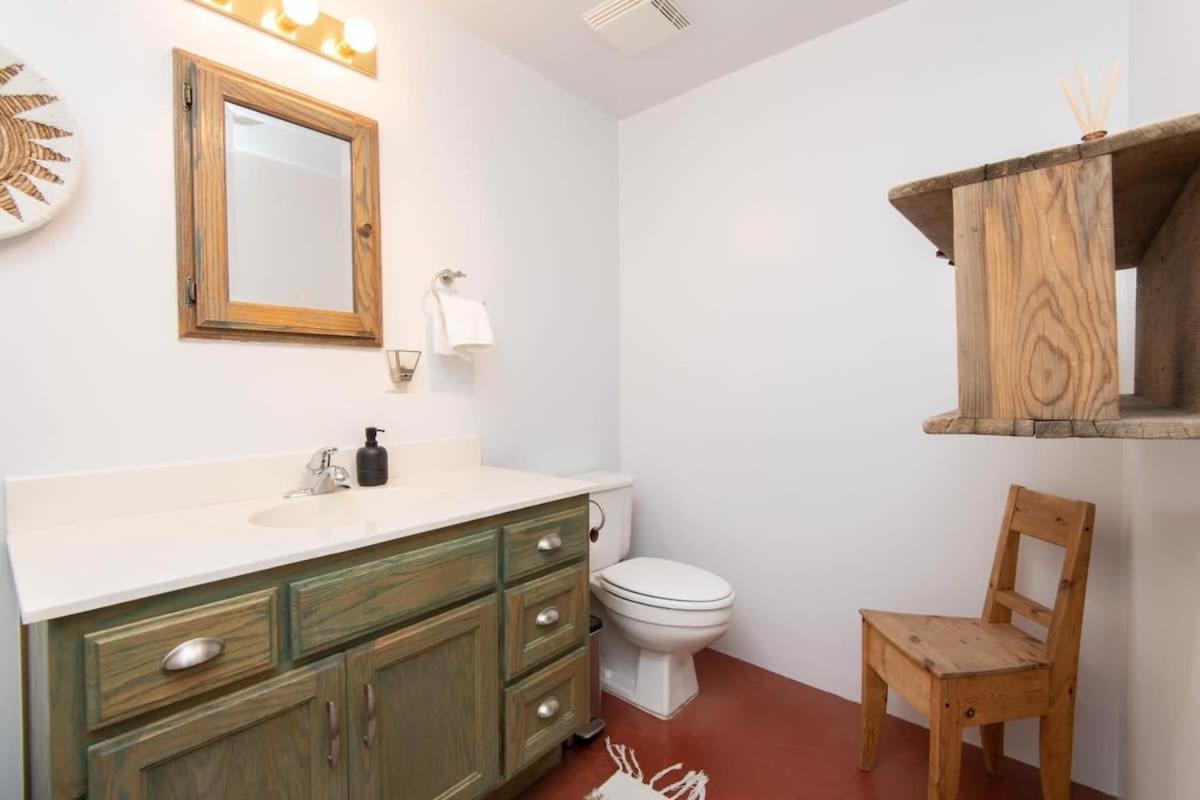 Renovated Lodge - Room 2 With Pool Access Joshua Tree Bagian luar foto