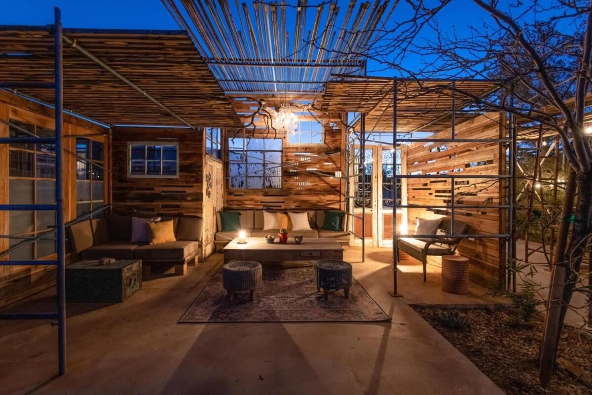 Renovated Lodge - Room 2 With Pool Access Joshua Tree Bagian luar foto