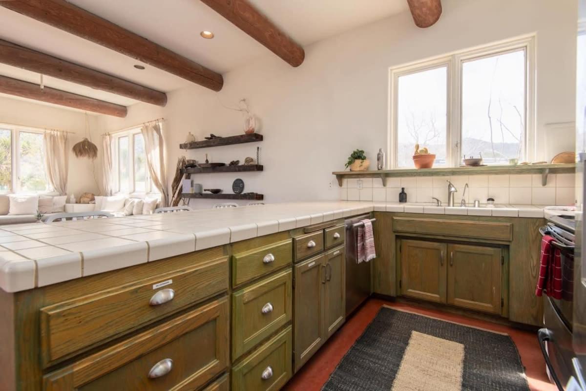 Renovated Lodge - Room 2 With Pool Access Joshua Tree Bagian luar foto