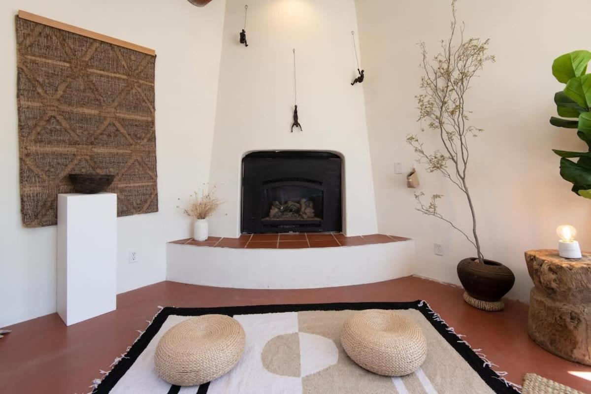Renovated Lodge - Room 2 With Pool Access Joshua Tree Bagian luar foto