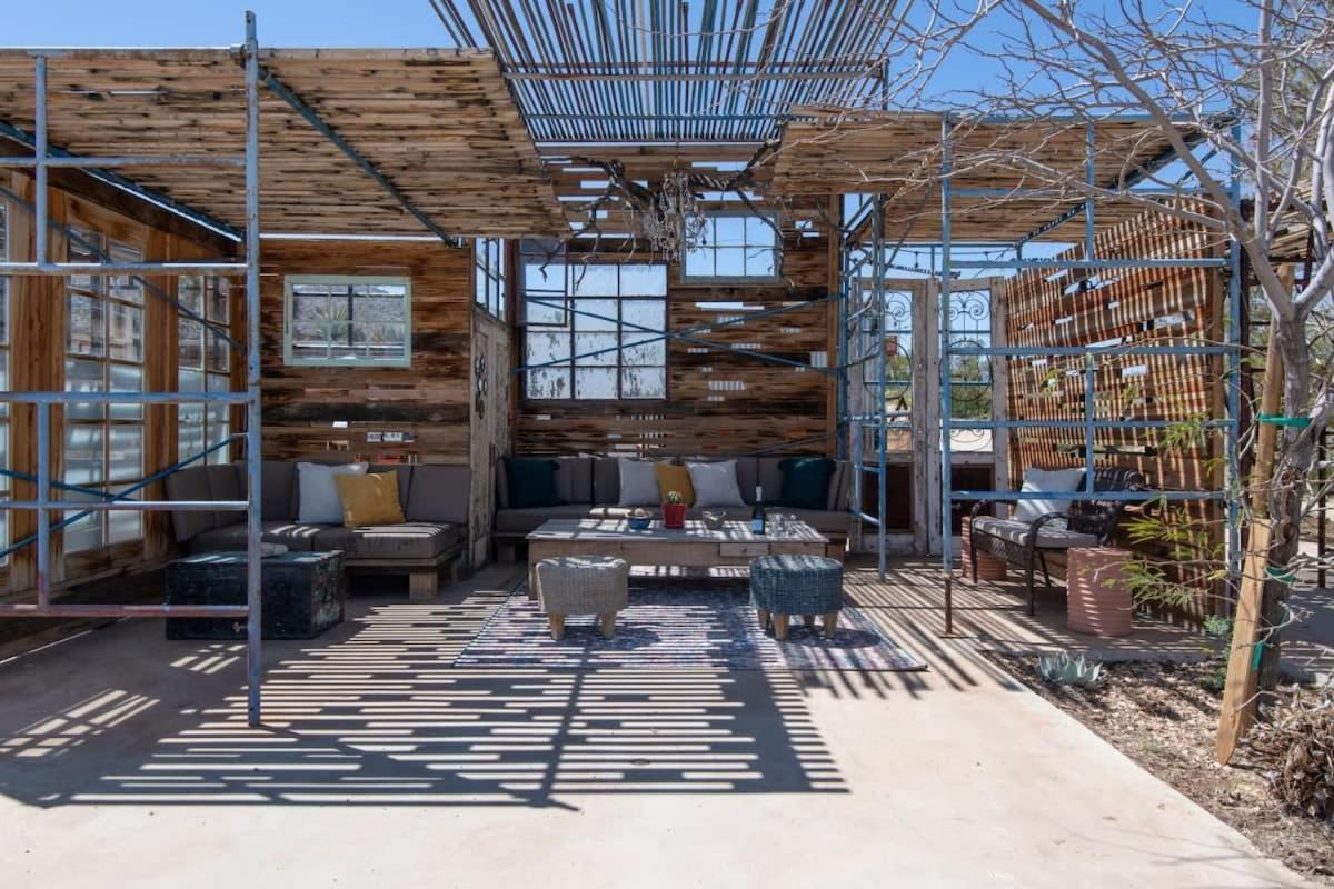 Renovated Lodge - Room 2 With Pool Access Joshua Tree Bagian luar foto